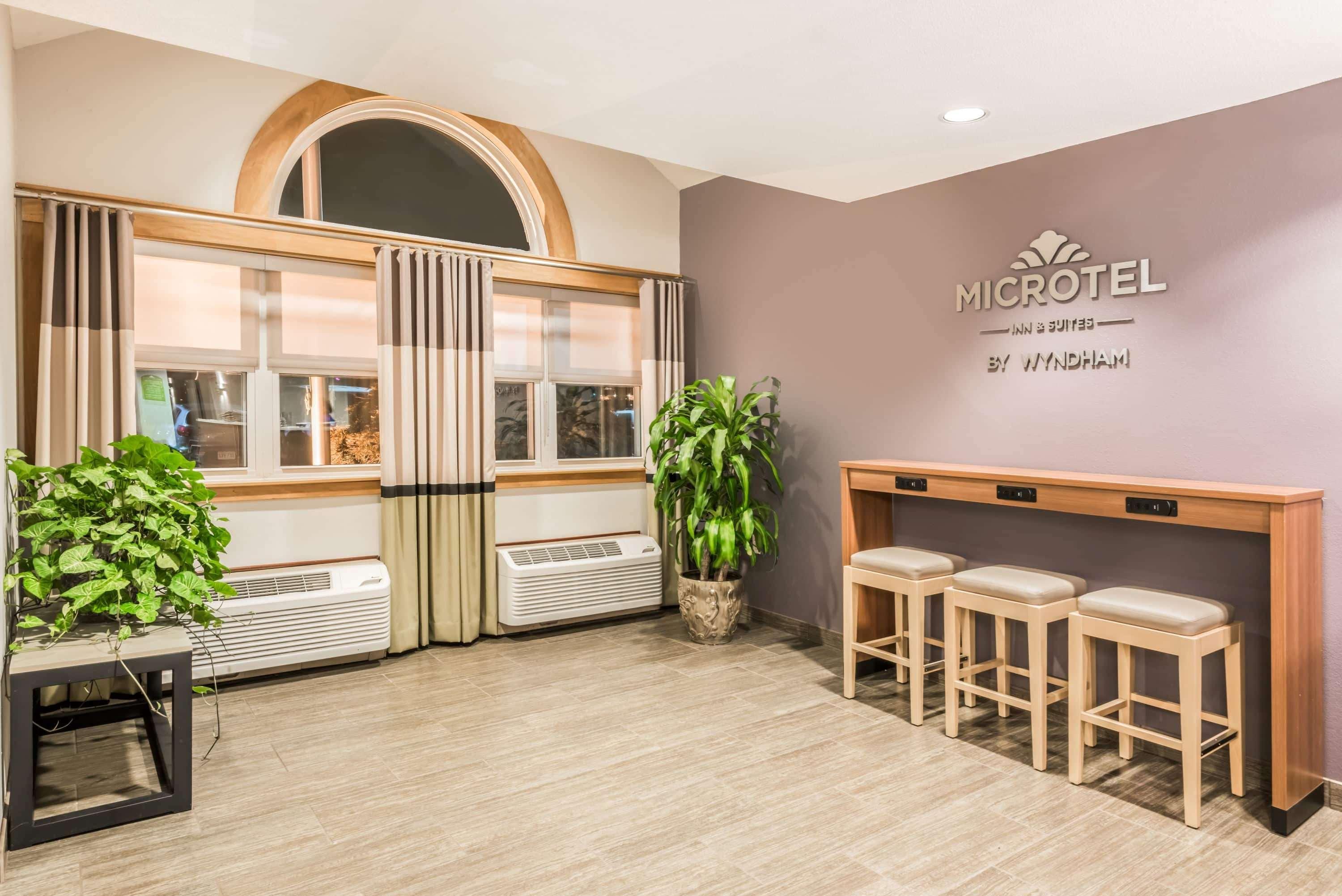 Microtel By Wyndham Victor Exterior foto