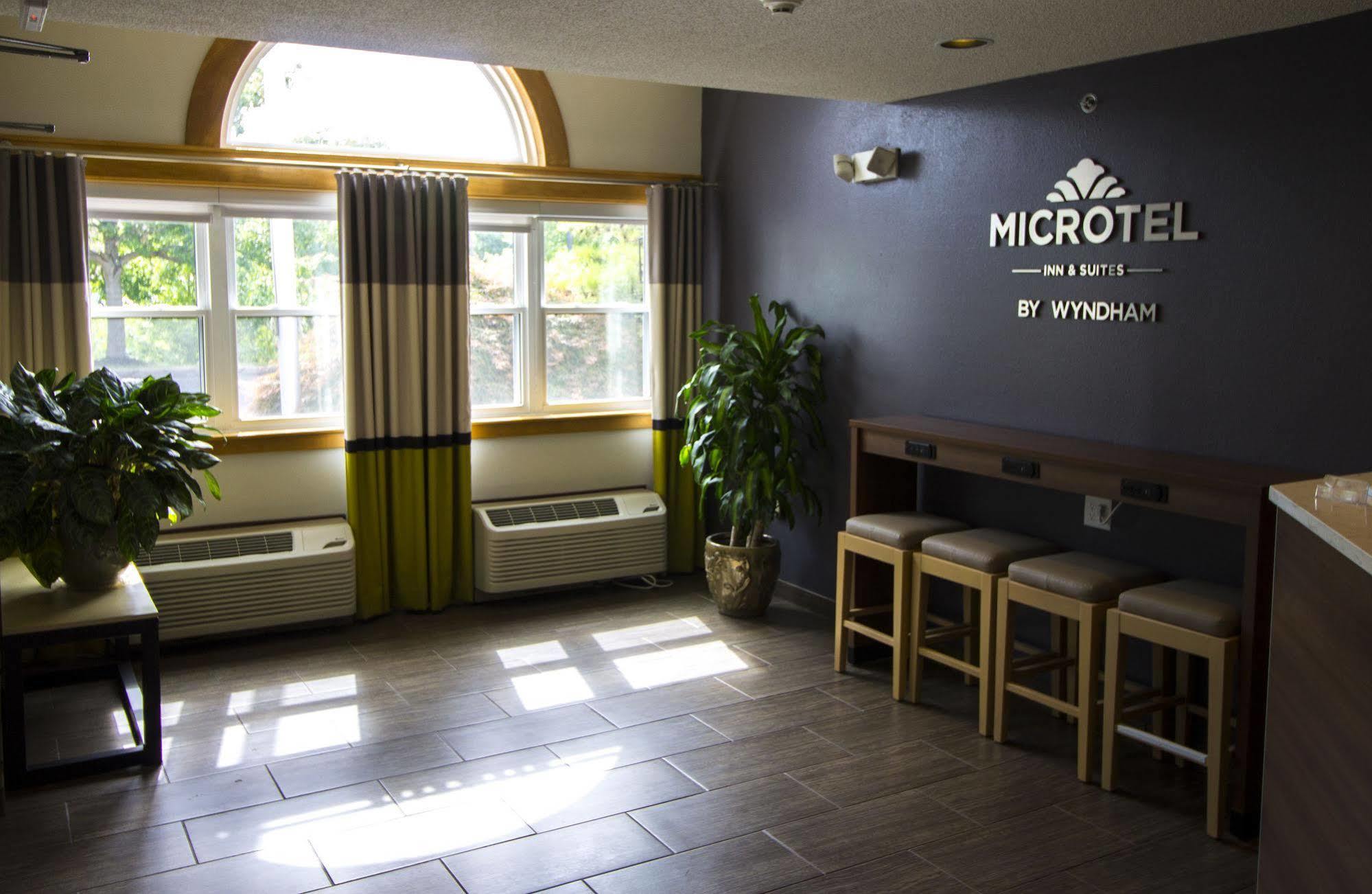 Microtel By Wyndham Victor Exterior foto