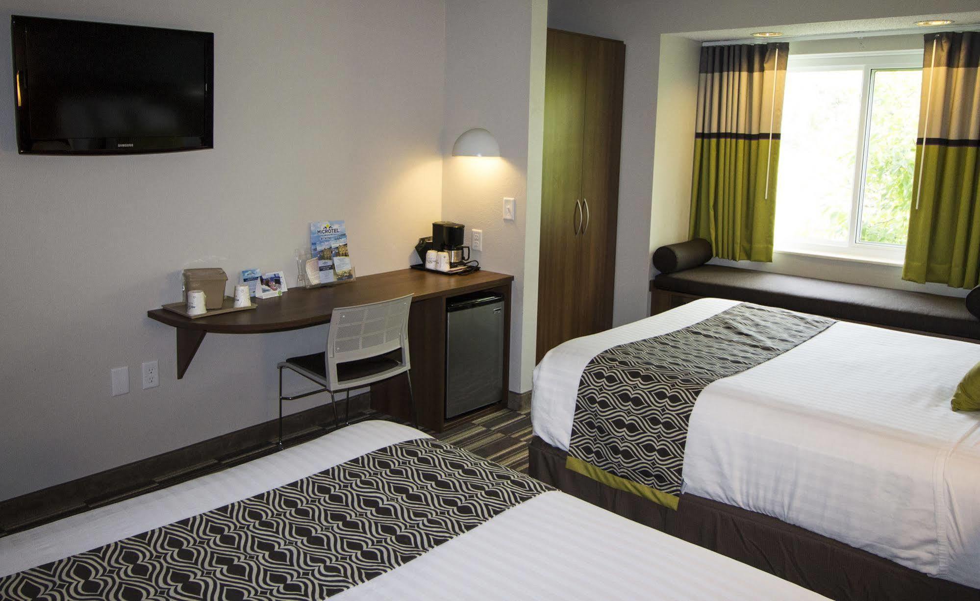 Microtel By Wyndham Victor Exterior foto
